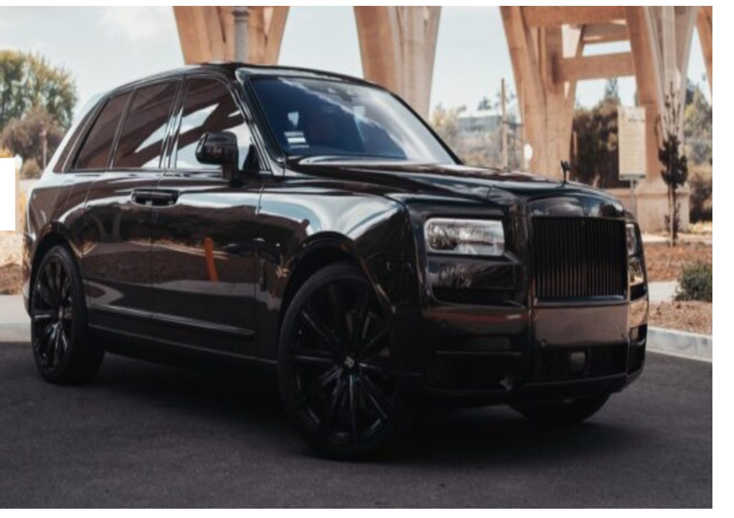 Hire the Rolls Royce Cullinan in Dubai